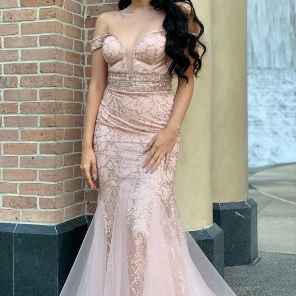 Prom dress originally M but altered to a S - Picture 8 of 8